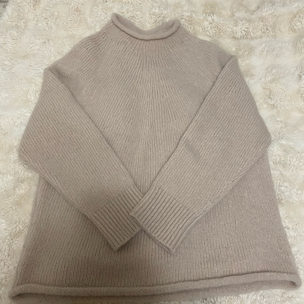 Bare knitwear rollover neck sweater